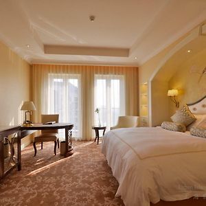 Boutique King Room